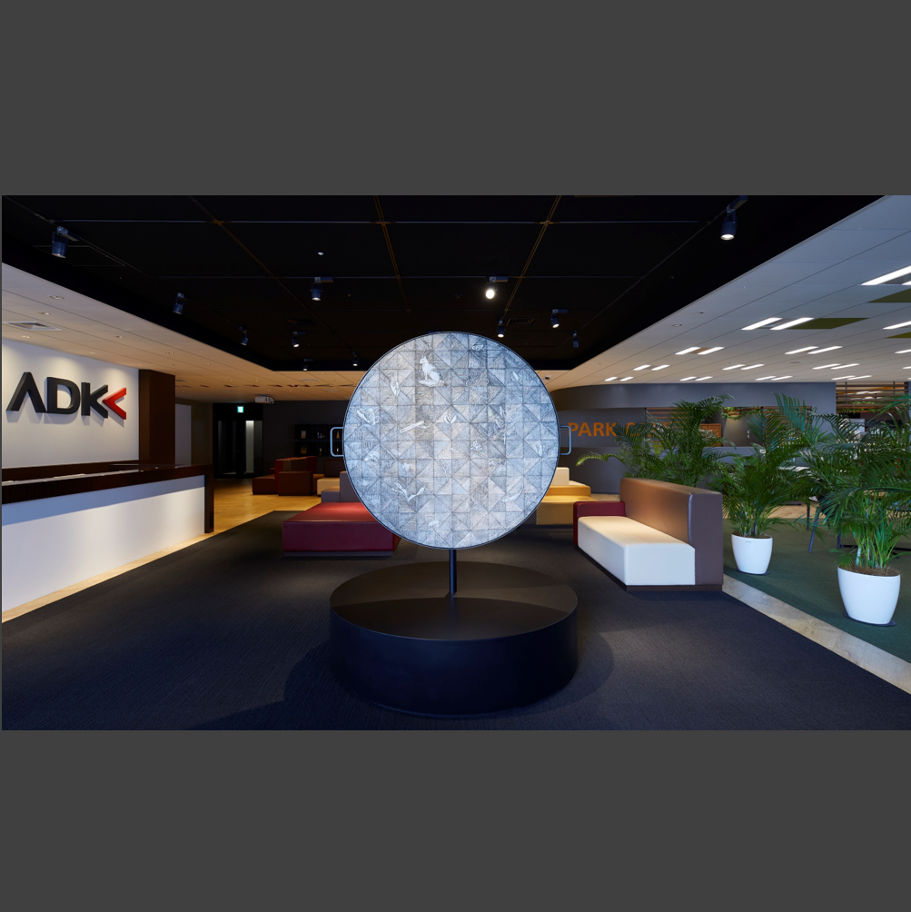 ADKアートギャラリーに新たな作品が登場 本社オフィスのエントランス横に気鋭のアーティスト作品を展示 | News | ADK