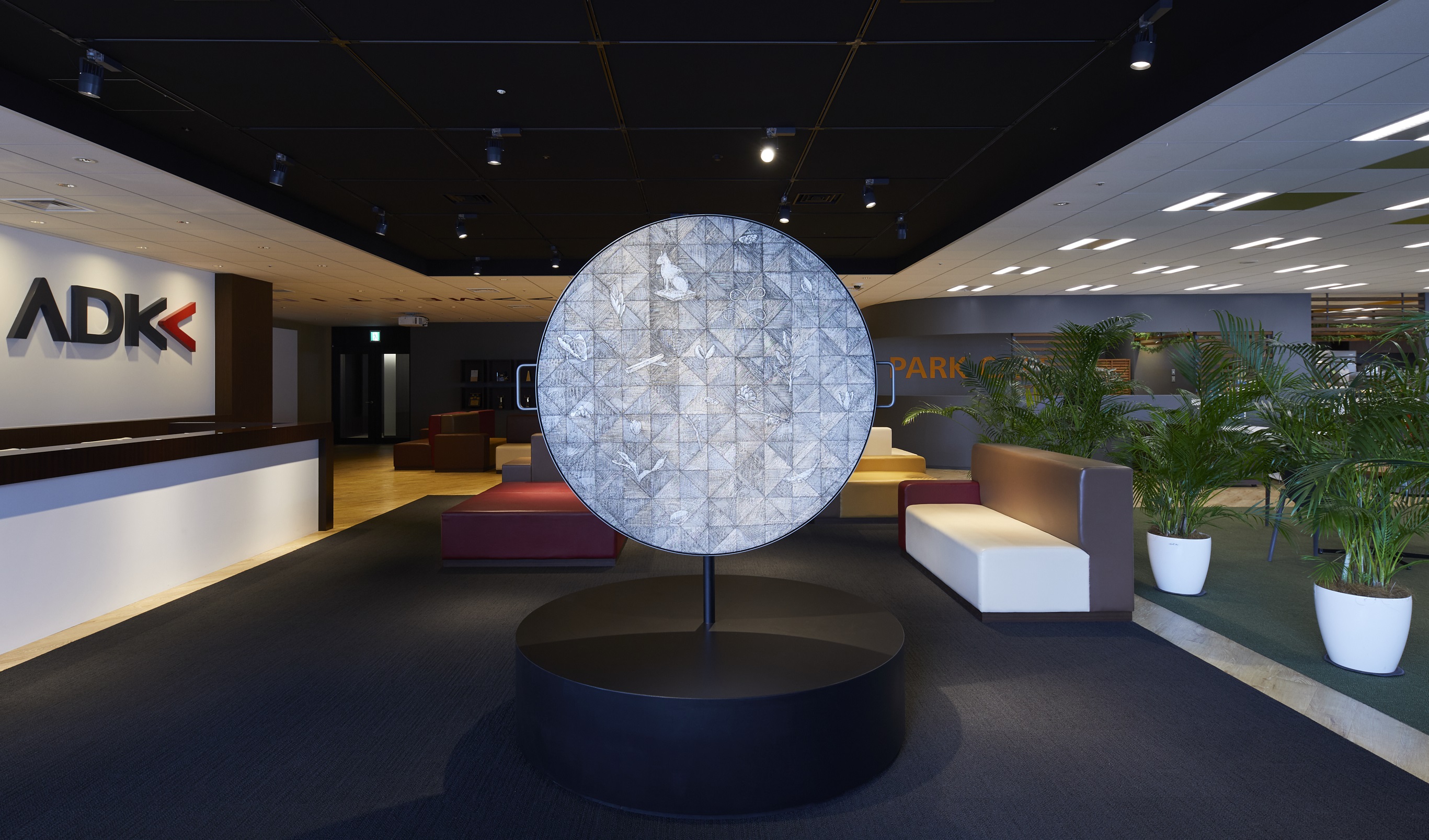 ADKアートギャラリーに新たな作品が登場 本社オフィスのエントランス横に気鋭のアーティスト作品を展示 | News | ADK